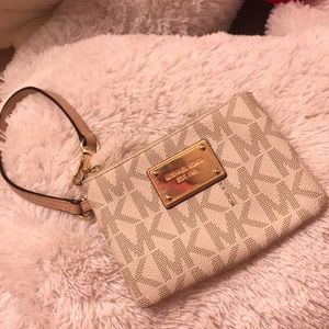 Michael Kors Wallet / Wristlet